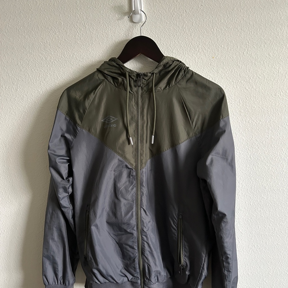 Umbro Men's Olive and Gray Windbreaker